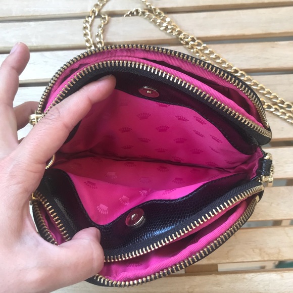 JUICY COUTURE | Textured Crossbody Wallet Bag - Picture 4 of 8